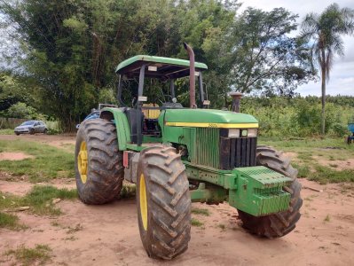 Trator JOHN DEERE 7500
