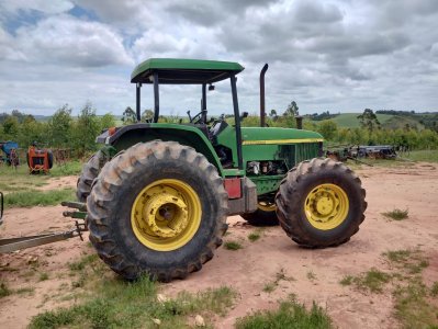 Trator JOHN DEERE 7500